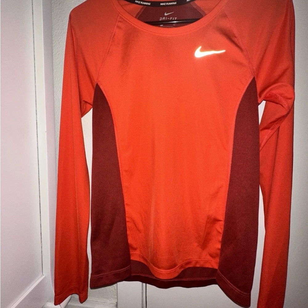 Nike Women's Medium Bright Orange Long Sleeve Tee